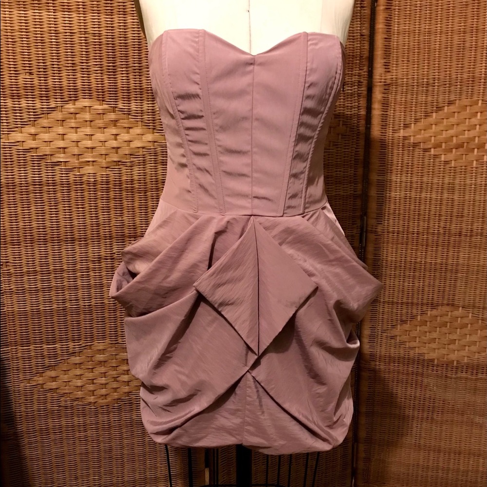 🌹Strapless mini dress with intricately draped skirt and adjustable back lacing